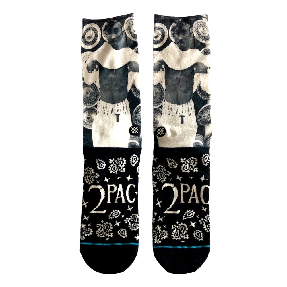 𝅺Tupac 2 Pac Mike Miller Graphic Socks Bandanna Paisley Black White